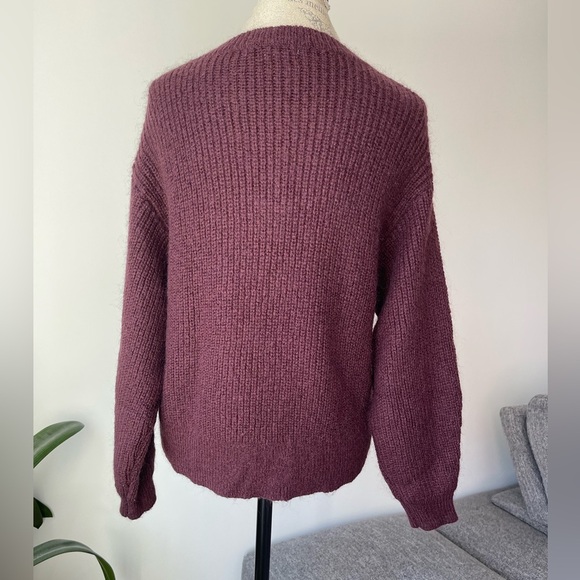 Oversized burgundy knitted sweater 
Size: XS - Picture 4 of 7
